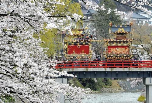 Read more about the article Festival Musim Semi Takayama Spring di Jepang